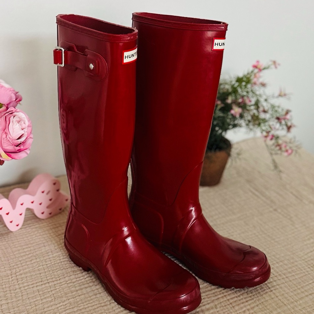Women's Hunter Glossy RED Sz 8Tall Knee High Rubber Rain Slip On Boot Buckle